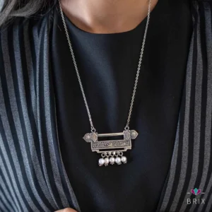 عقد فضة للنساء