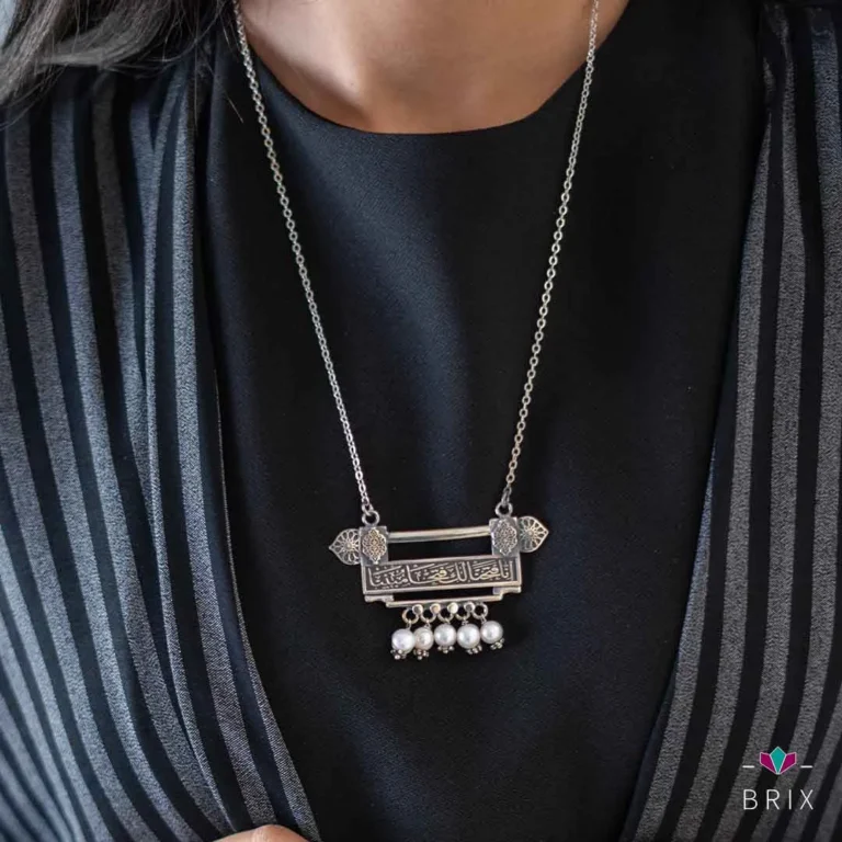 عقد فضة للنساء