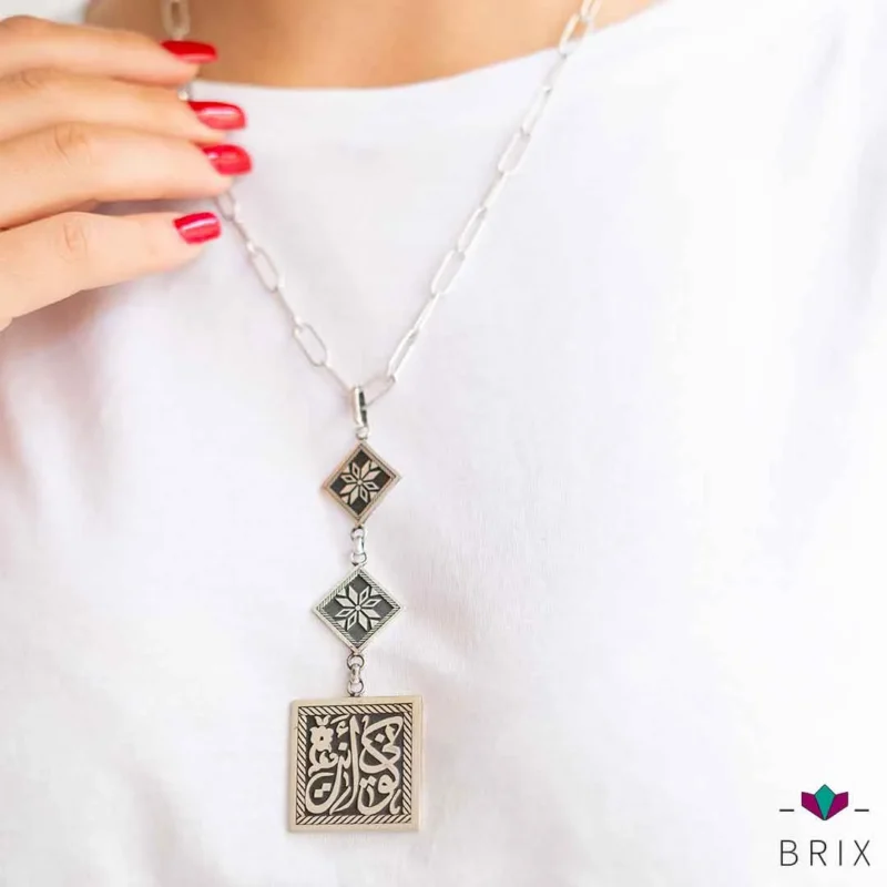 قلادة فضة بالاسم حسب الطلب